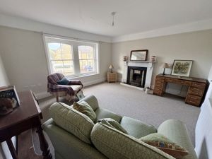 Maisonette - Sitting Room - click for photo gallery